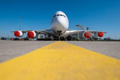 Lufthansa Guide: Discover Cheap Flights, Travel Deals & Smart Booking Tips